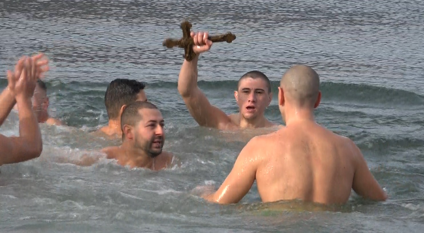 Кикбоксьор извади кръста от Шуменския язовир