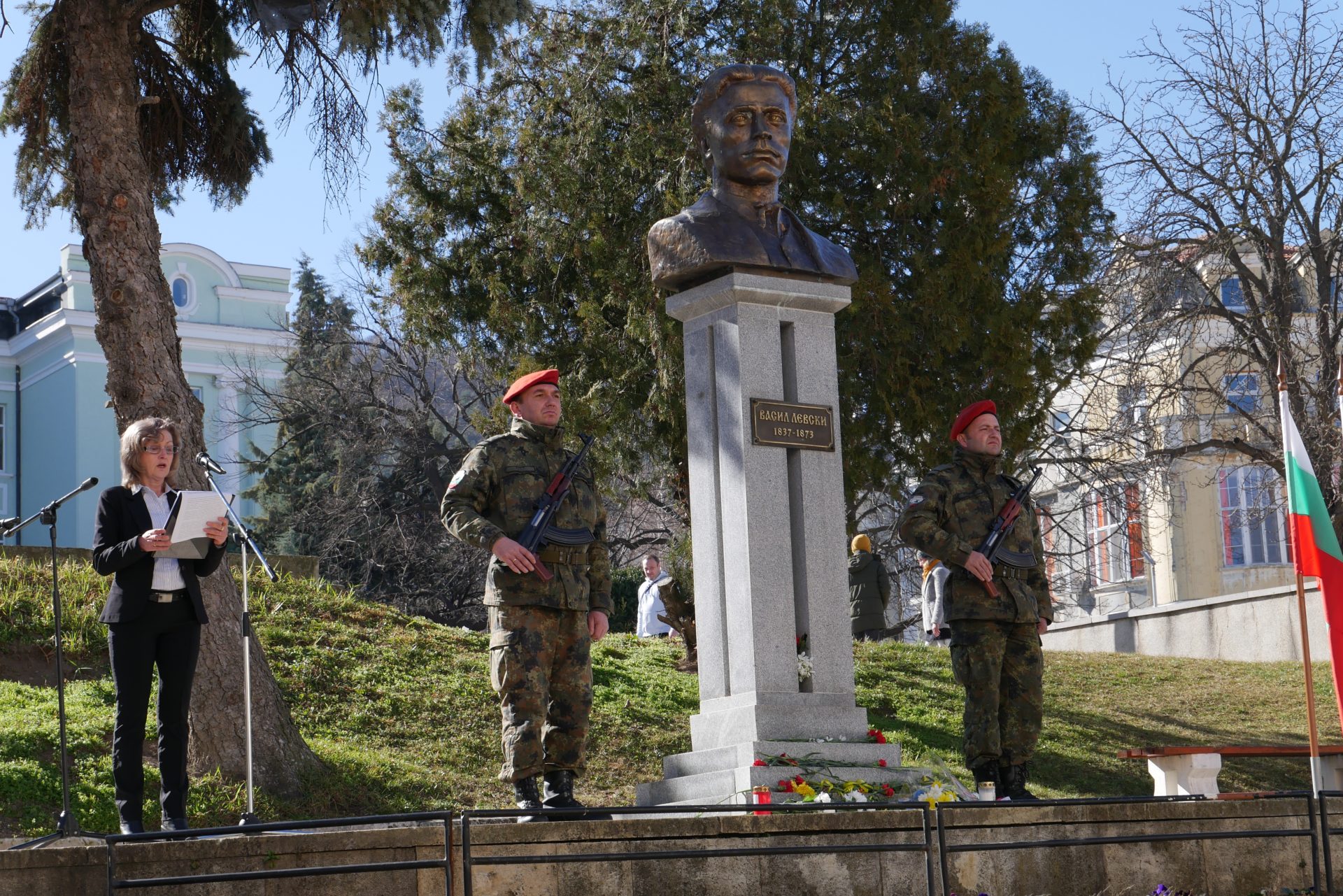 Шумен се преклони пред подвига на Апостола