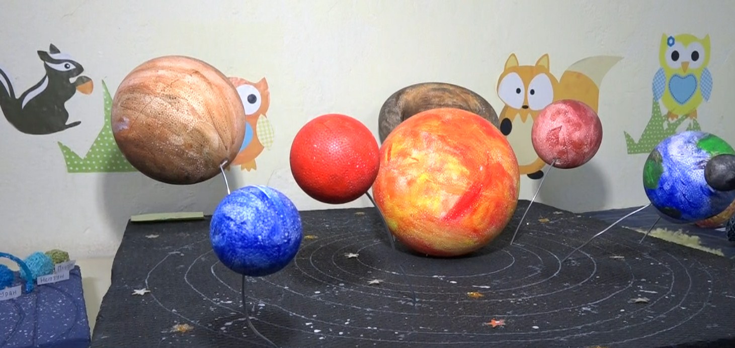 Ученици подреждаха планети