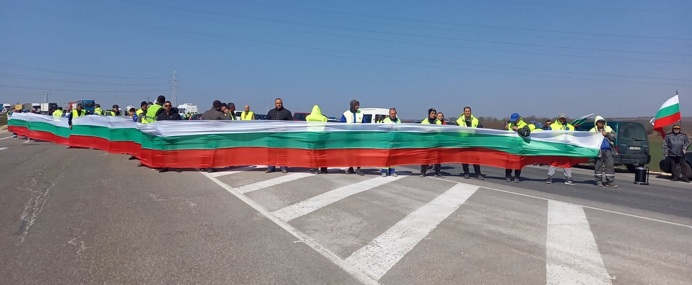 Протест блокира пътен възел „Белокопитово“