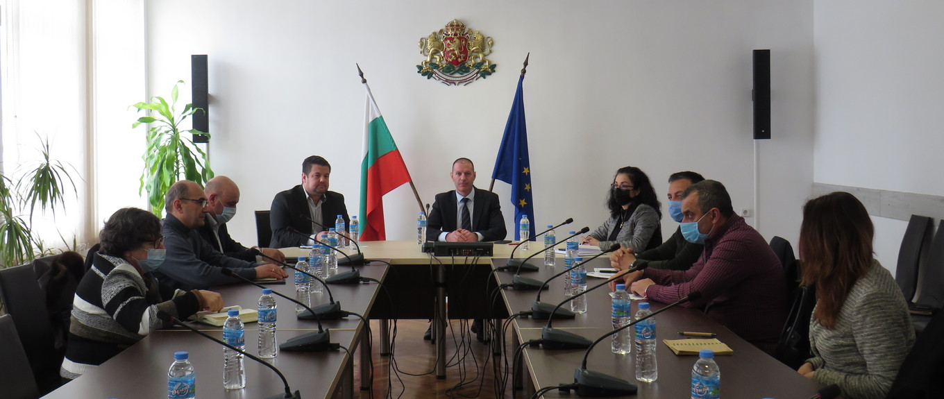Работна среща на областния управител в сектори земеделие и екология