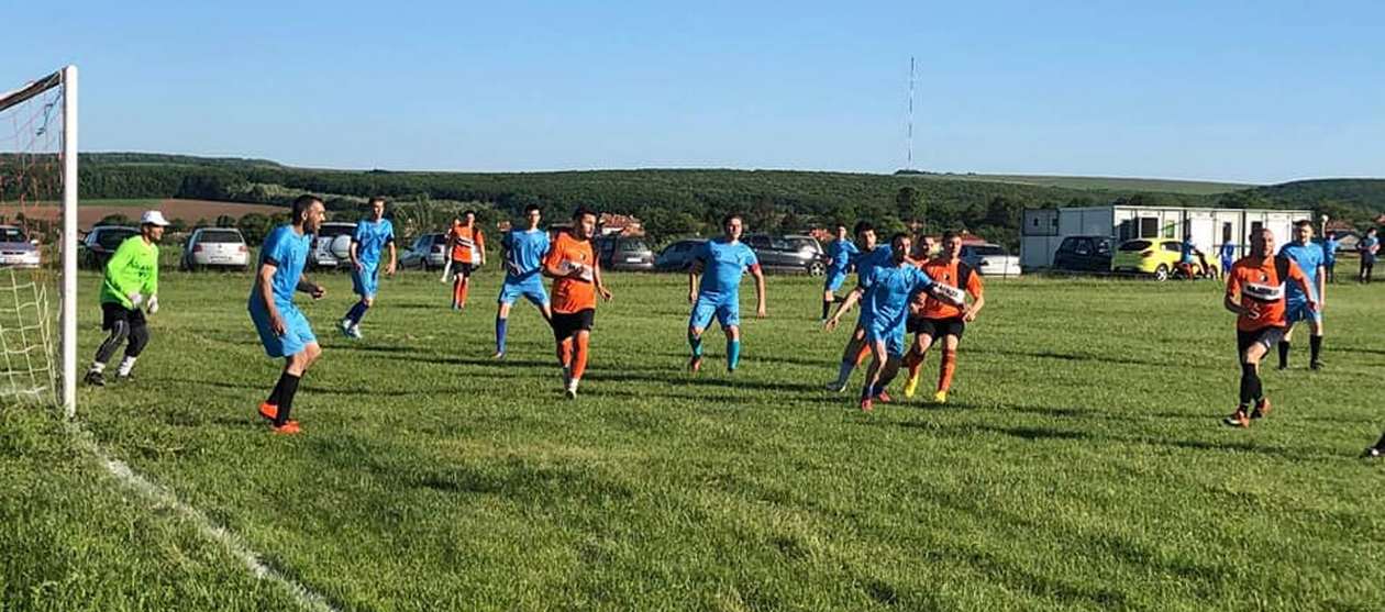 „Мълния“ (Климент) и „Устрем“ (Пет могили) ще играят на финалите в Северната група