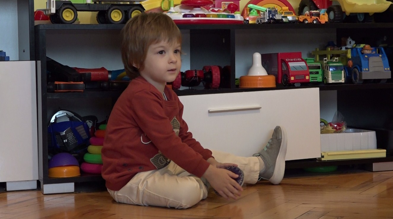 “Българската Коледа“ помага на дете от Шумен