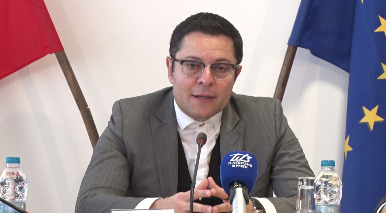 Министър Александър Пулев