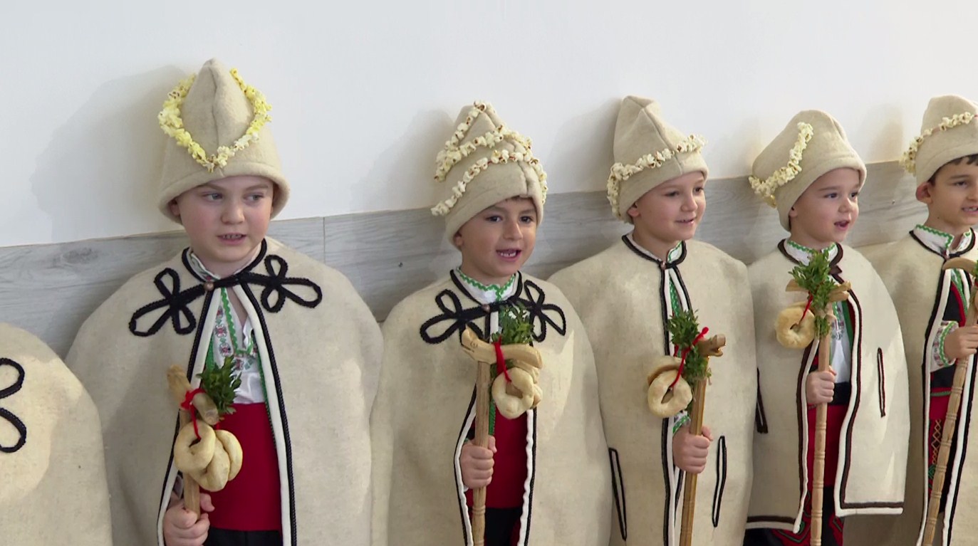 Коледари в Областната администрация