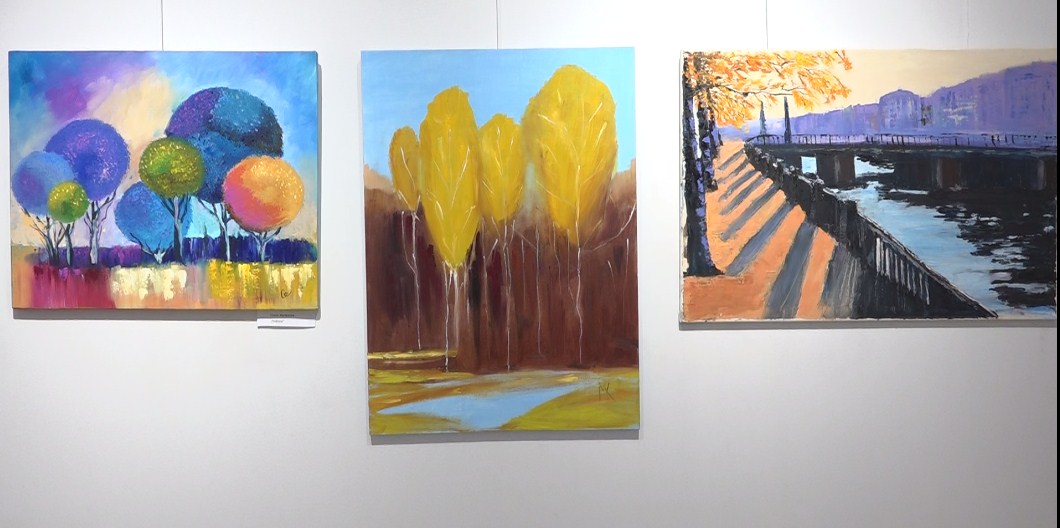 Изложба “Цветни момичета”