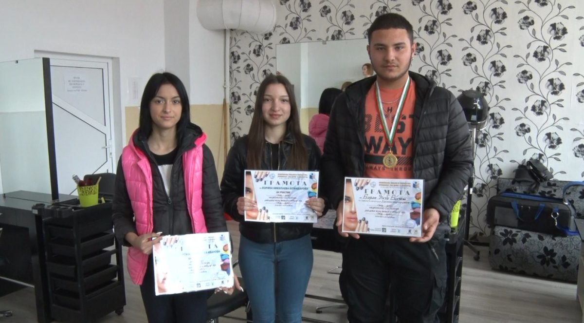 Шуменските ученици най-добри фризьори