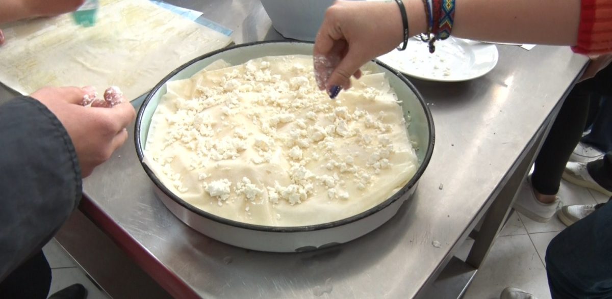 Чужденци правиха баница в Шумен