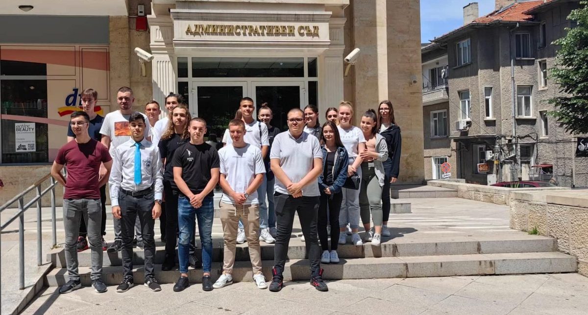 Деца посетиха Административния съд