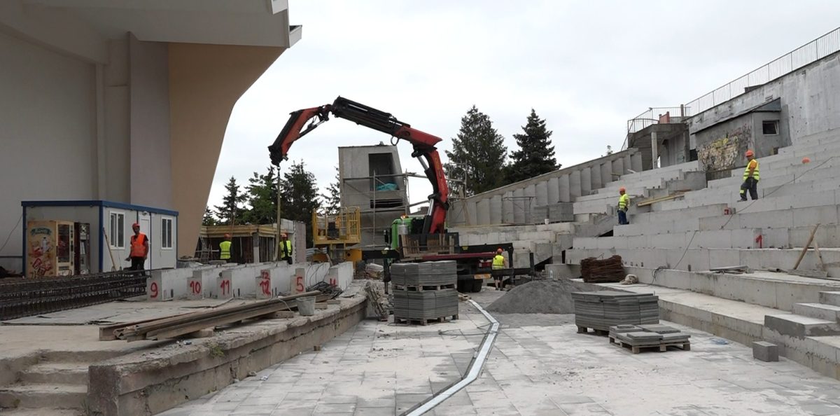 Приключват ремонтите на Летния театър и Младежкия дом