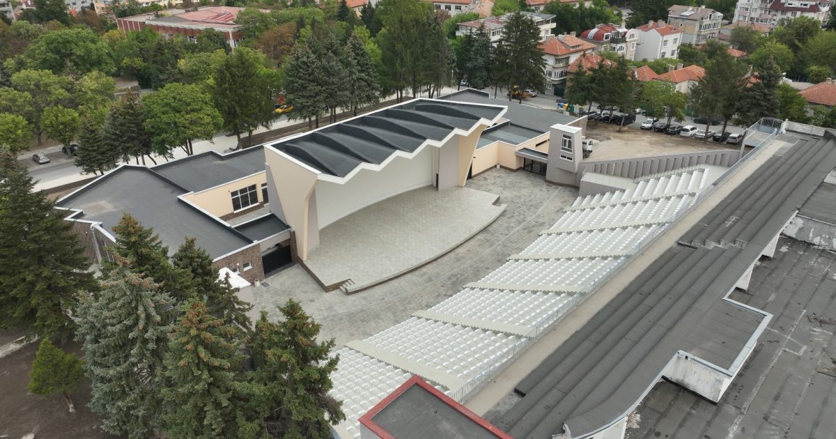 Летният театър посреща първите посетители летен театър