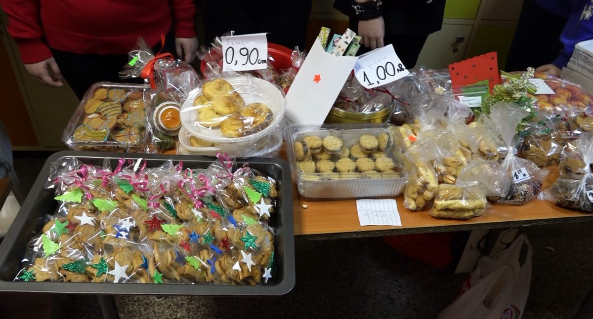 Деца помагат на деца