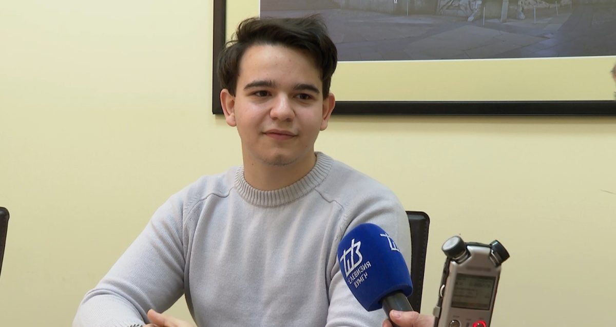 Стипендия “Джон Атанасов” за Тонислав Троев