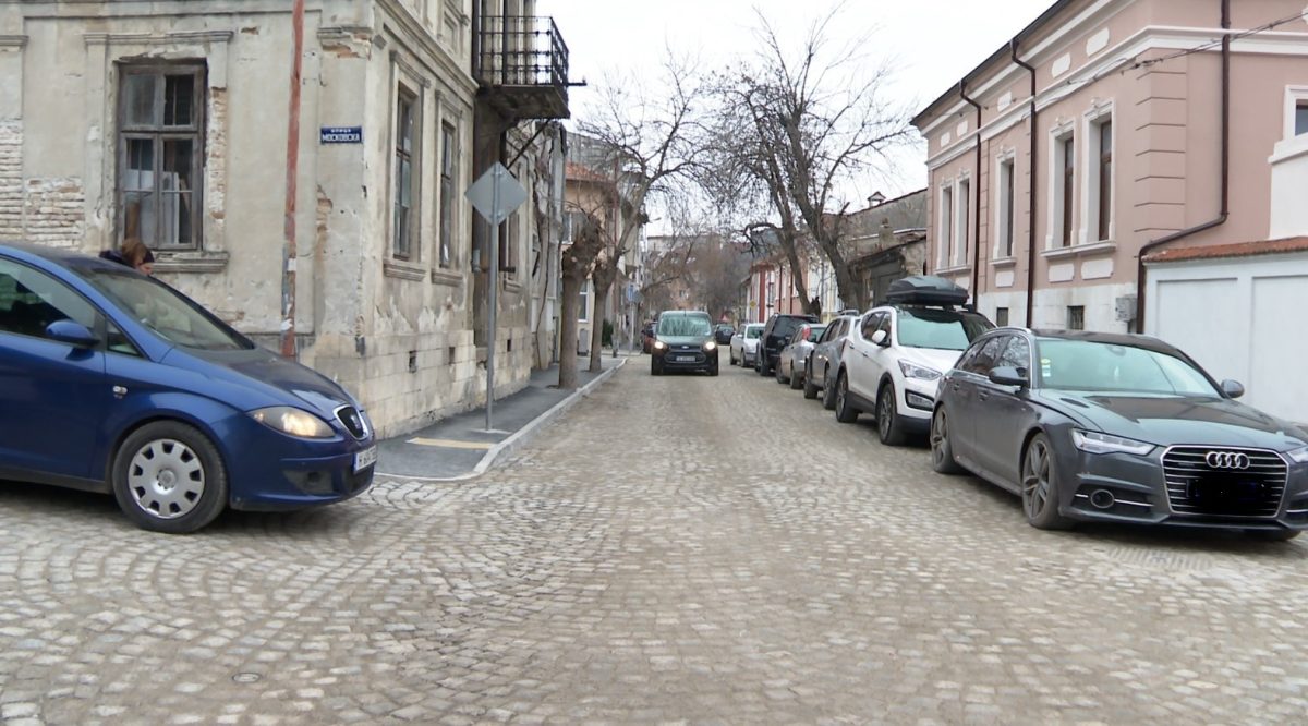 Пропаднаха паветата по ул. „Любен Каравелов“