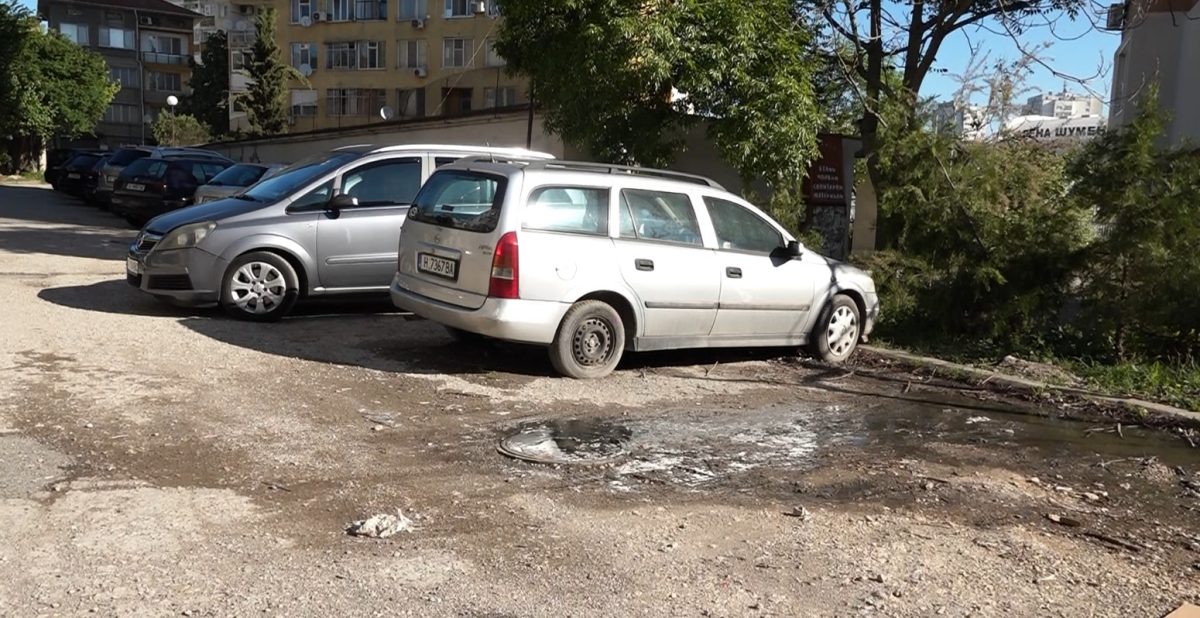 Наводнени мази и силна миризма по шуменска улица