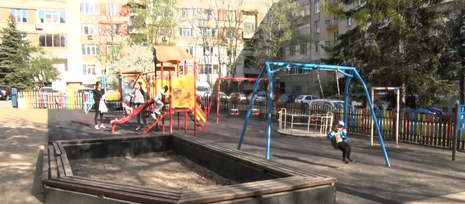 Родители искат ремонт на детска площадка в кв. "Тракия"