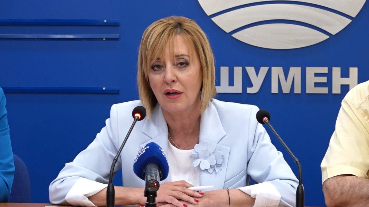 мая манолова