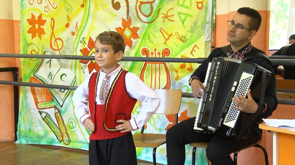 Конкурса „Децата на България пеят, танцуват, рисуват“