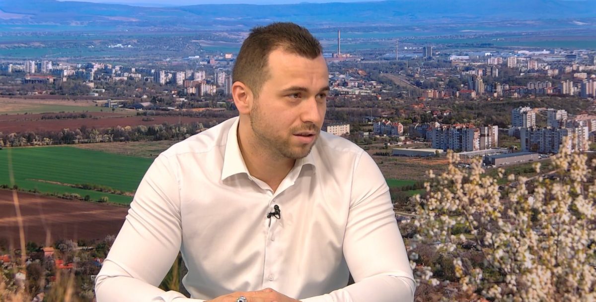 политолога Станислав Бачев