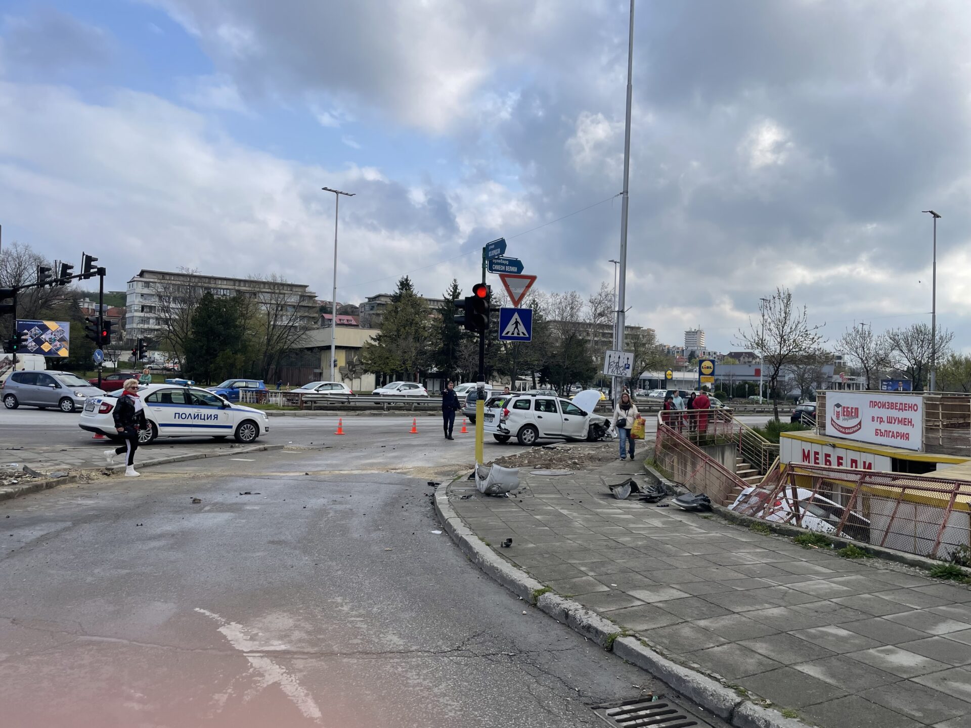 Трима в болница след катастрофа при зала „Младост“