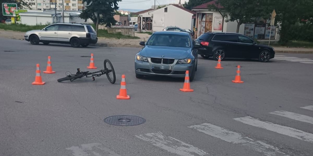 Кола блъсна велосипедист